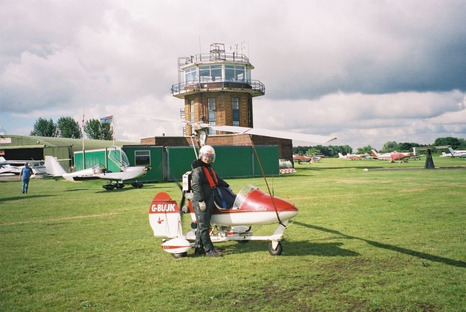 10_kev_robinson_autogyro_pilot.jpg